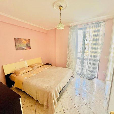 Lovely 3-Bedroom Rental Unit In Durrës Kültér fotó