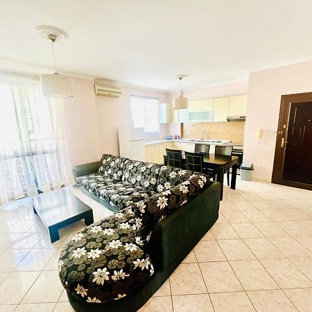 Lovely 3-Bedroom Rental Unit In Durrës Kültér fotó